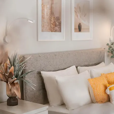 Phaedrus Living Zenonos Apartment *
